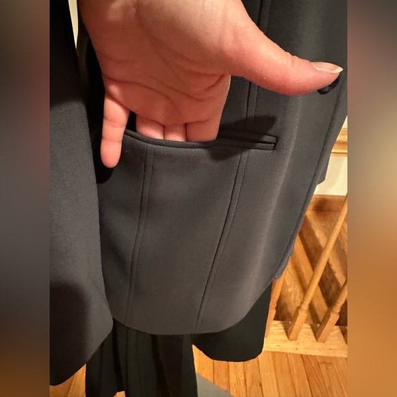 Talbots Charcoal Gray 2 Button Blazer With Pockets  & 4 Button Sleeves Sz 12W P - Picture 4 of 14